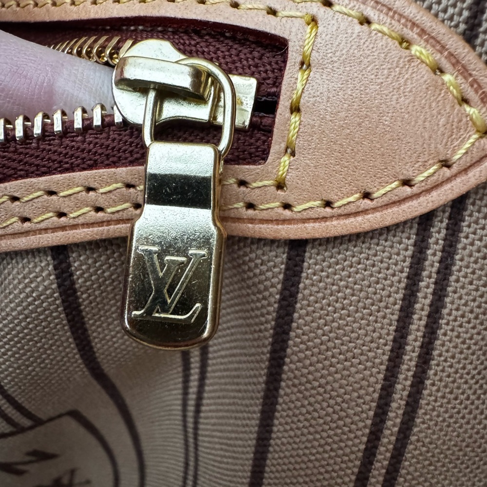 Louis Vuitton Monogram Neverfull MM - Picture 8 of 15